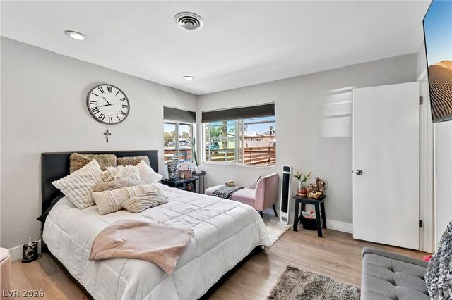 1528 Saylor Way, Las Vegas, NV 89108