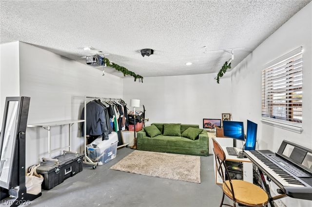 1528 Saylor Way, Las Vegas, NV 89108
