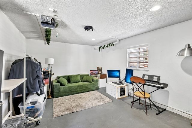 1528 Saylor Way, Las Vegas, NV 89108