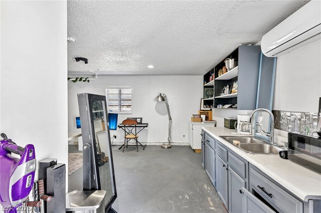 1528 Saylor Way, Las Vegas, NV 89108