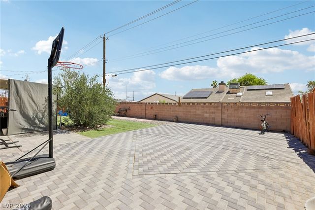 1528 Saylor Way, Las Vegas, NV 89108