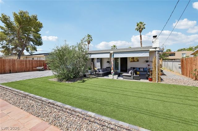 1528 Saylor Way, Las Vegas, NV 89108