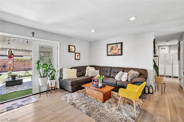 1528 Saylor Way, Las Vegas, NV 89108