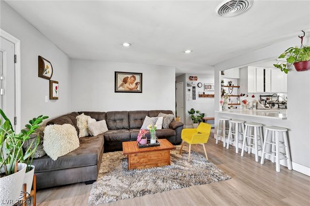 1528 Saylor Way, Las Vegas, NV 89108