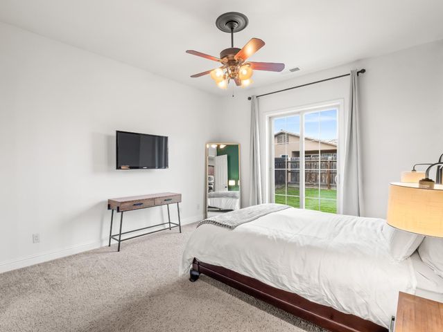 5885 E Booker Avenue, Fresno, CA 93727