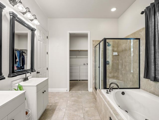 5885 E Booker Avenue, Fresno, CA 93727