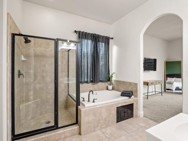 5885 E Booker Avenue, Fresno, CA 93727