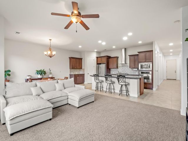 5885 E Booker Avenue, Fresno, CA 93727