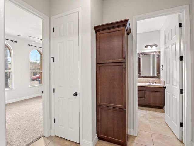 5885 E Booker Avenue, Fresno, CA 93727