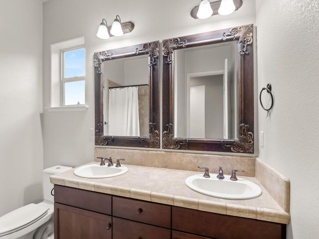 5885 E Booker Avenue, Fresno, CA 93727