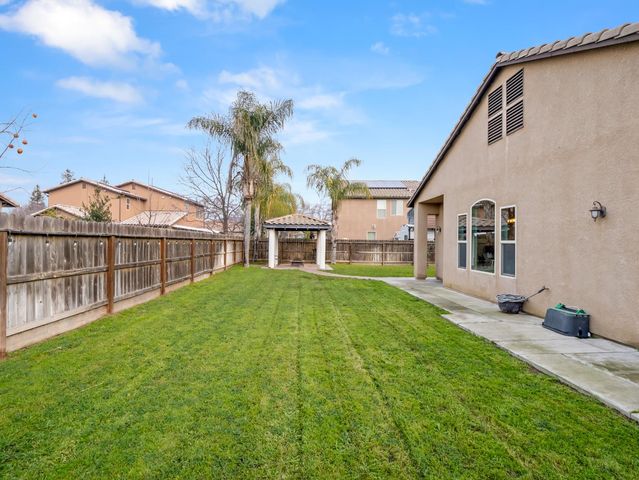 5885 E Booker Avenue, Fresno, CA 93727