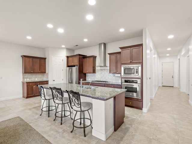 5885 E Booker Avenue, Fresno, CA 93727