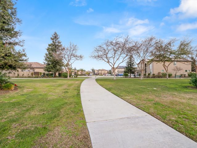 5885 E Booker Avenue, Fresno, CA 93727