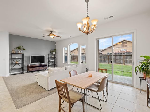 5885 E Booker Avenue, Fresno, CA 93727