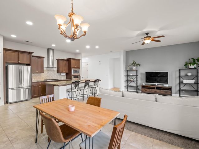 5885 E Booker Avenue, Fresno, CA 93727