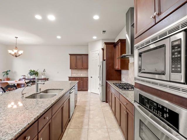 5885 E Booker Avenue, Fresno, CA 93727