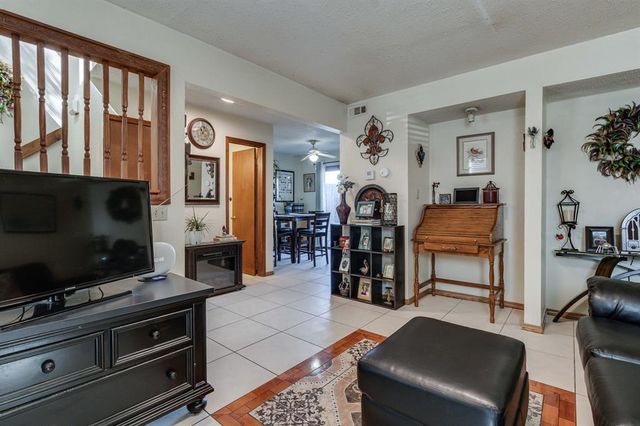 6037 NW 54th Place, Warr Acres, OK 73122