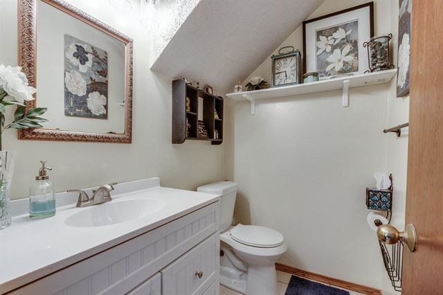 6037 NW 54th Place, Warr Acres, OK 73122