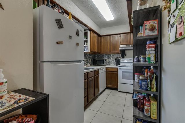 6037 NW 54th Place, Warr Acres, OK 73122