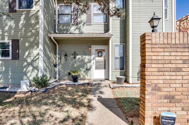 6037 NW 54th Place, Warr Acres, OK 73122