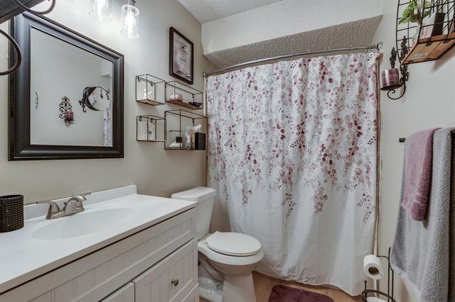 6037 NW 54th Place, Warr Acres, OK 73122