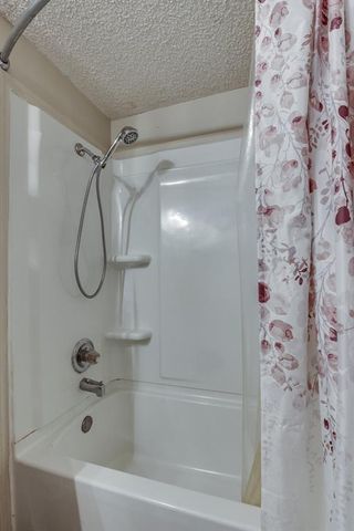 6037 NW 54th Place, Warr Acres, OK 73122