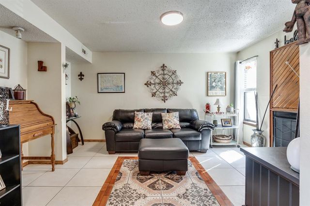 6037 NW 54th Place, Warr Acres, OK 73122