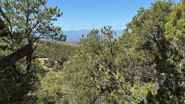 2395 Camino Del Oso, Santa Fe, NM 87501