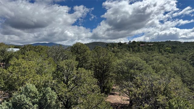 2395 Camino Del Oso, Santa Fe, NM 87501