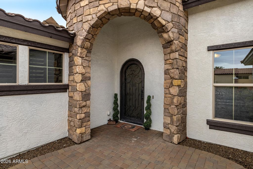 Image 8 of property listing at 6602 S BRIDAL VAIL Drive, Gilbert, AZ 85298