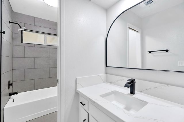 17563 Road 25, Madera, CA 93638