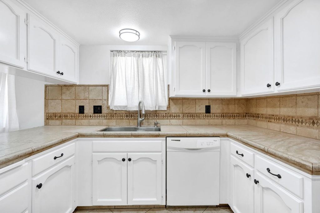 Image 15 of property listing at 17563 Road 25, Madera, CA 93638