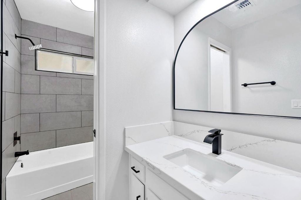Image 18 of property listing at 17563 Road 25, Madera, CA 93638