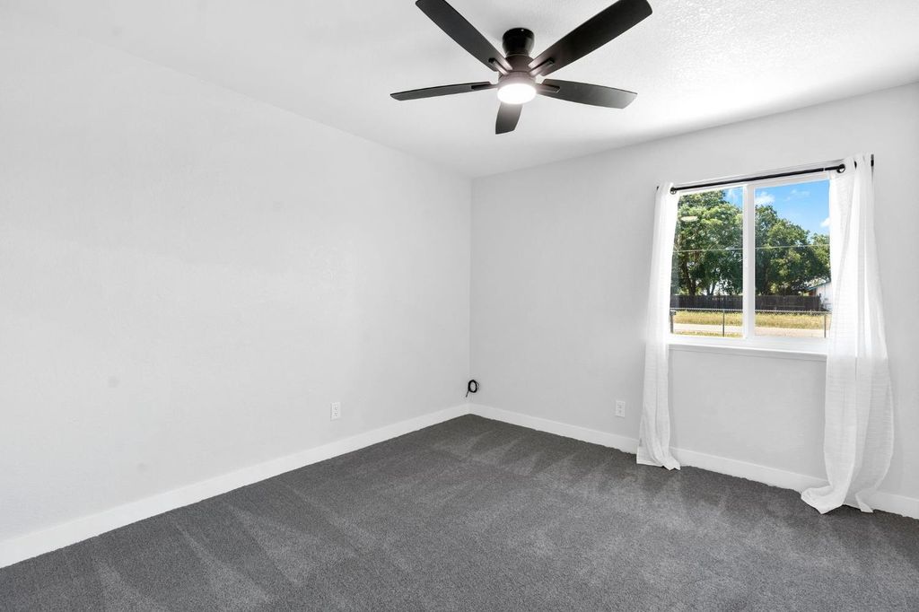 Image 19 of property listing at 17563 Road 25, Madera, CA 93638