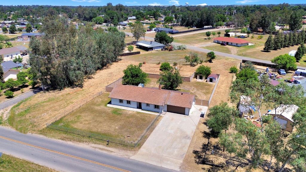 Image 33 of property listing at 17563 Road 25, Madera, CA 93638