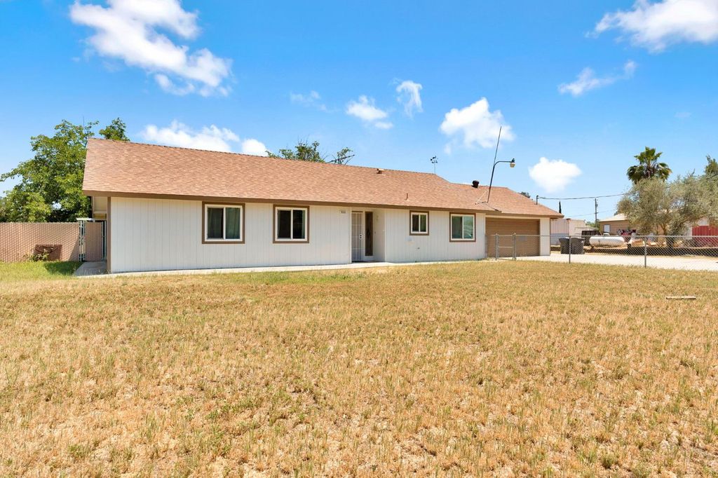 Image 4 of property listing at 17563 Road 25, Madera, CA 93638