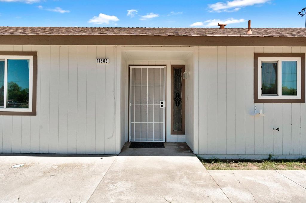 Image 5 of property listing at 17563 Road 25, Madera, CA 93638