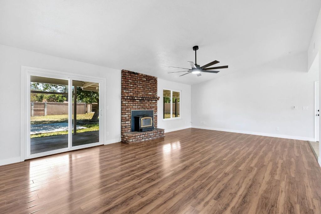 Image 7 of property listing at 17563 Road 25, Madera, CA 93638