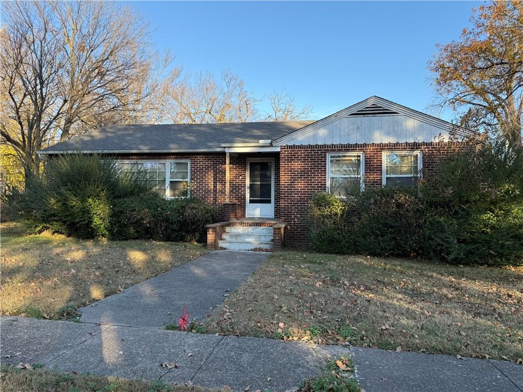 511 N Wright Street, Siloam Springs, AR 72761