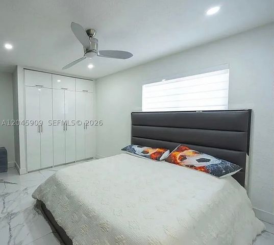18250 NW 86th Ave, Hialeah, FL 33015