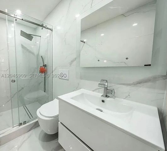18250 NW 86th Ave, Hialeah, FL 33015