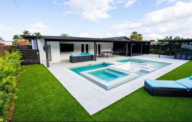 18250 NW 86th Ave, Hialeah, FL 33015