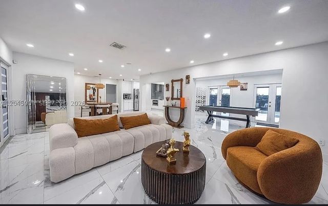 18250 NW 86th Ave, Hialeah, FL 33015