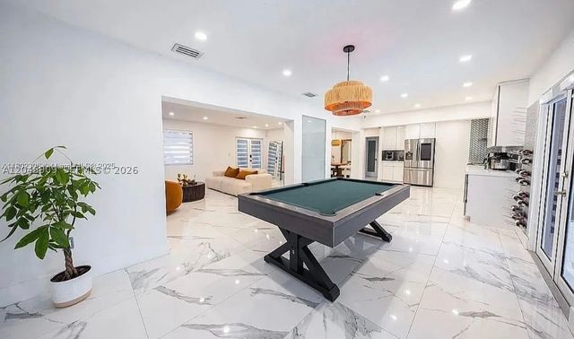 18250 NW 86th Ave, Hialeah, FL 33015