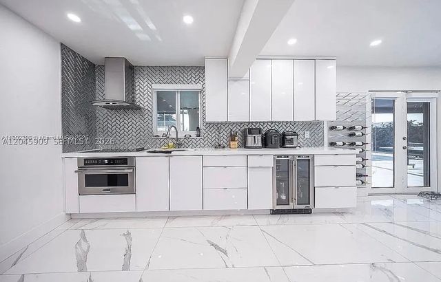18250 NW 86th Ave, Hialeah, FL 33015