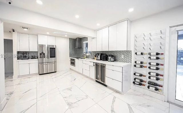 18250 NW 86th Ave, Hialeah, FL 33015