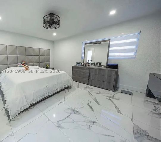 18250 NW 86th Ave, Hialeah, FL 33015