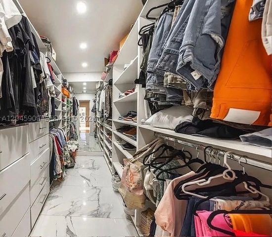 18250 NW 86th Ave, Hialeah, FL 33015