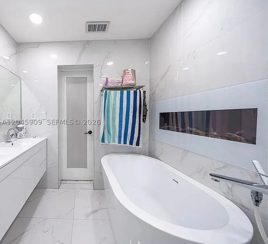 18250 NW 86th Ave, Hialeah, FL 33015