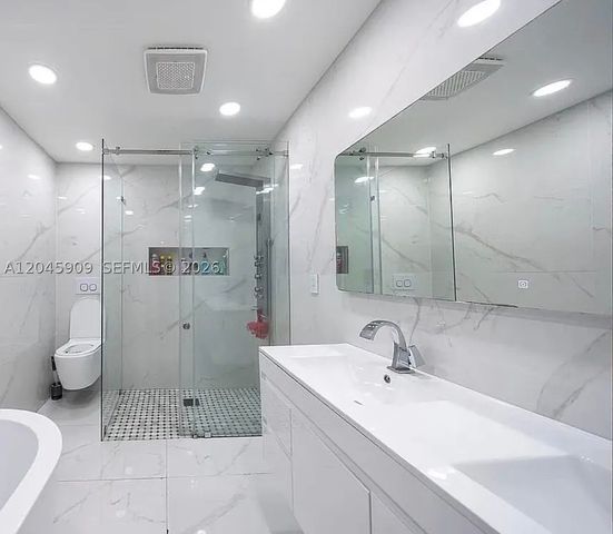 18250 NW 86th Ave, Hialeah, FL 33015